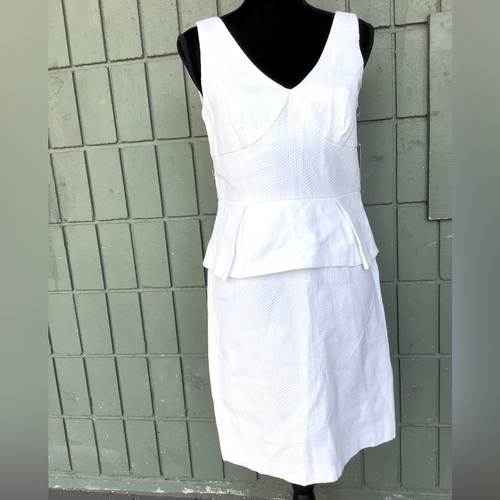 NWT- Beautiful Chelsea Suite White Dress Size 8. - Picture 2 of 5